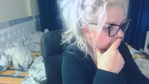 Snapshot of sonyamilf chatting on January 2025 05:48:01 PM Sonya online show from January 2025 05:48:01 PM