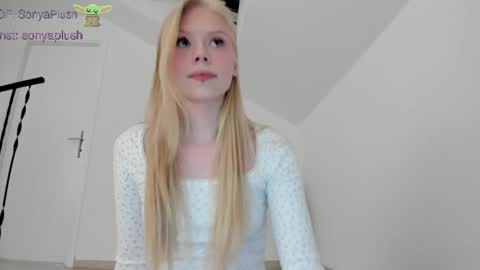 Snapshot of sonyaplush chatting on February 2025 06:46:02 PM Sonya Instagram Twitter sonyaplushgirl OnlyFans sonyaplush online show from February 2025 06:46:02 PM