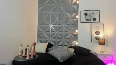 Sophia online show from April 2026 01:51:02 PM