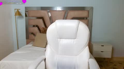 Snapshot of sophia_hadid chatting on December 2024 08:07:01 PM Sophia online show from December 2024 08:07:01 PM