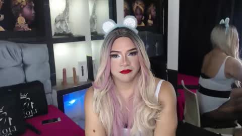 sophia_hott01 online show from November 2025 11:58:01 AM