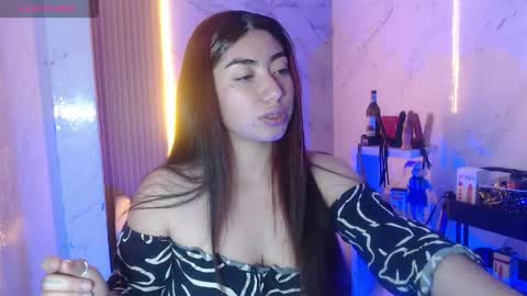 Snapshot of sophia_tf chatting on May 2026 03:36:01 AM Sophia online show from May 2026 03:36:01 AM