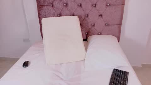 Sophia online show from November 2025 12:27:02 PM