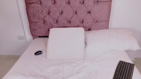 Sophia online show from November 2025 01:11:01 PM