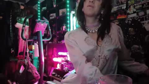 Snapshot of sophie198013 chatting on May 2026 11:23:04 PM Sophie Satin1980 online show from May 2026 11:23:04 PM