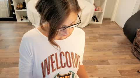 Sophie online show from September 2025 05:56:01 AM