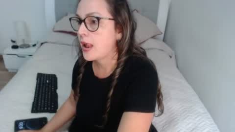 Snapshot of sophie_lopez1 chatting on June 2026 02:20:02 AM Sofa online show from June 2026 02:20:02 AM