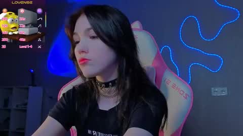 sophie_nomenal_ online show from December 2025 02:33:01 PM