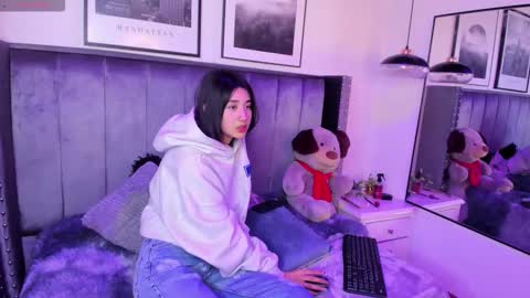 Sophie  online show from September 2025 06:11:02 PM