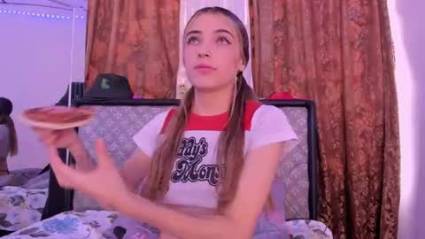 Snapshot of sophie_vega1 chatting on June 2026 05:11:02 PM Sophie online show from June 2026 05:11:02 PM