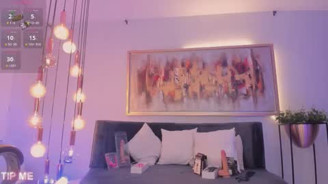 Sophie online show from October 2025 12:00:02 AM