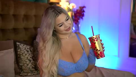 Sophie online show from October 2025 05:36:02 AM