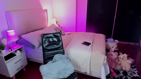 Snapshot of sophiecornett chatting on December 2024 04:03:02 AM online show from December 2024 04:03:02 AM