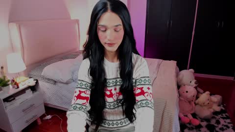 Snapshot of sophiecornett chatting on December 2024 01:38:02 PM online show from December 2024 01:38:02 PM