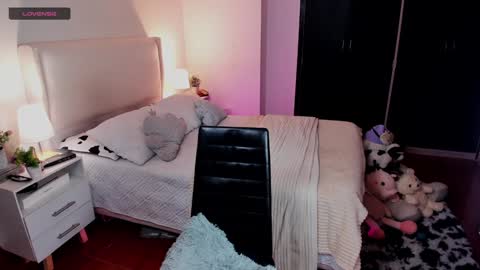 Snapshot of sophiecornett chatting on January 2025 04:06:01 AM online show from January 2025 04:06:01 AM