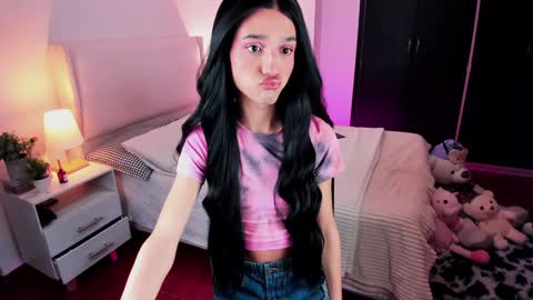 Snapshot of sophiecornett chatting on January 2025 12:59:01 AM online show from January 2025 12:59:01 AM