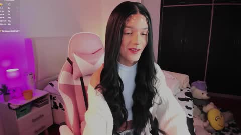 Snapshot of sophiecornett chatting on October 2025 04:30:02 PM online show from October 2025 04:30:02 PM