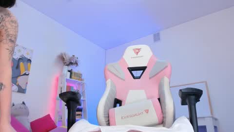 Snapshot of sophiee_lane chatting on December 2024 07:24:02 AM Sophie online show from December 2024 07:24:02 AM