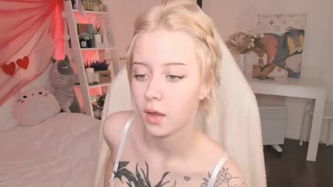 Snapshot of sophiee_lane chatting on February 2025 03:58:02 AM Sophie online show from February 2025 03:58:02 AM