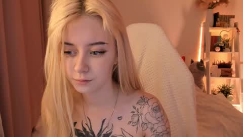 Snapshot of sophiee_lane chatting on March 2025 04:17:02 AM Sophie online show from March 2025 04:17:02 AM