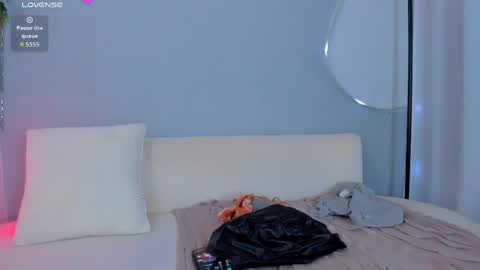 Snapshot of sophiee_s chatting on May 2026 11:44:02 PM Sophie online show from May 2026 11:44:02 PM