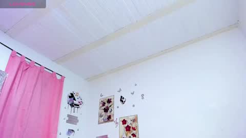 Snapshot of sophieewoods chatting on December 2024 08:14:02 PM Sophie Woods online show from December 2024 08:14:02 PM