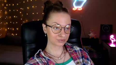 sophieleroux online show from April 2026 01:02:01 PM