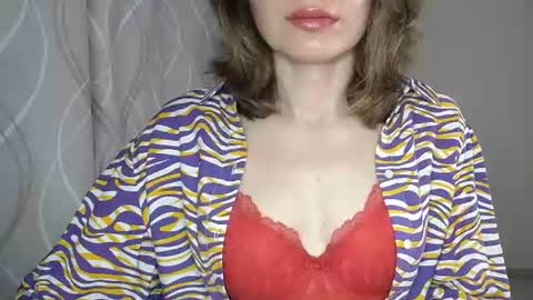 Snapshot of sophiemisss chatting on June 2026 06:13:02 AM Sophiemisss online show from June 2026 06:13:02 AM