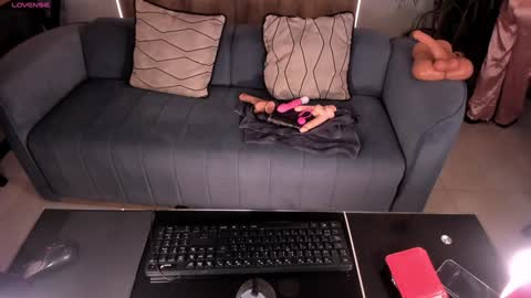 Sophie  Palmer online show from February 2025 01:19:02 PM