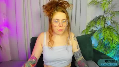 Sophie online show from October 2025 08:18:02 PM