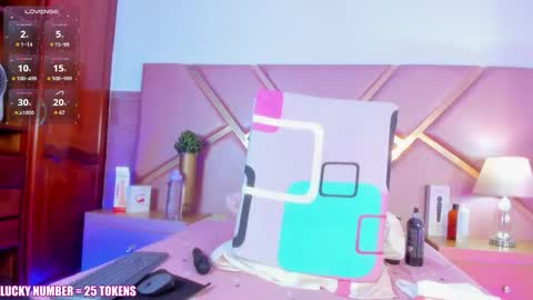 Sophie online show from November 2025 12:38:01 PM