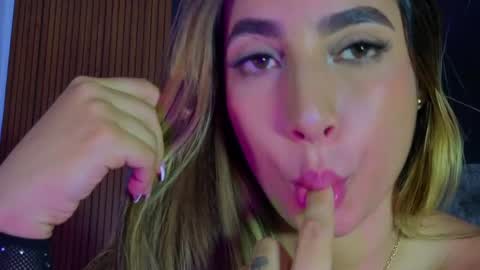 sophiexx__ online show from April 2026 09:45:01 PM