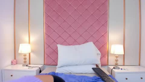 Sophie online show from February 2025 06:48:02 PM