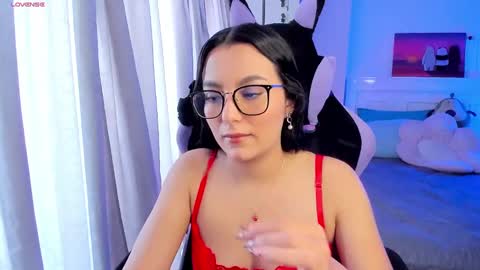 Lili online show from January 2025 06:44:01 PM