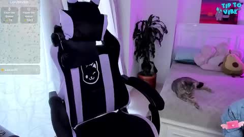 Lili online show from February 2025 09:48:01 PM