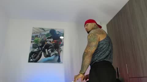 soy_apolo online show from October 2025 01:07:02 AM