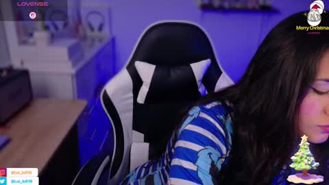 Luisa    online show from December 2025 06:59:02 PM