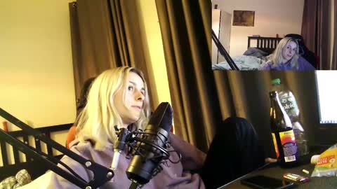 Snapshot of spacegirl42o chatting on December 2024 04:30:01 PM Spacegirl online show from December 2024 04:30:01 PM