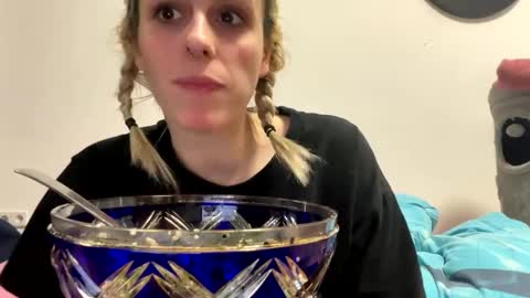 Snapshot of spacegirl42o chatting on December 2024 07:05:02 PM Spacegirl online show from December 2024 07:05:02 PM