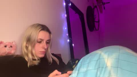 Snapshot of spacegirl42o chatting on December 2024 06:40:01 PM Spacegirl online show from December 2024 06:40:01 PM