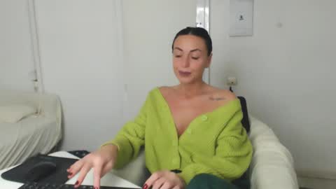 Carla online show from January 2025 07:06:01 PM