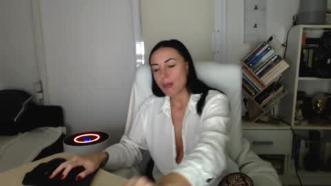 Carla online show from October 2025 02:29:02 PM