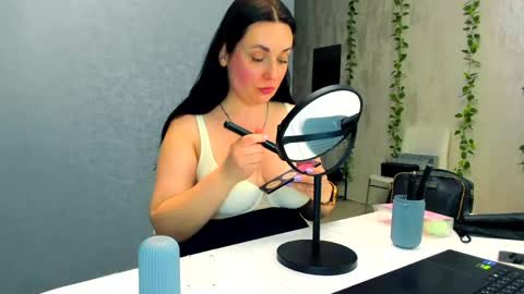 Lilith online show from April 2026 07:44:01 PM