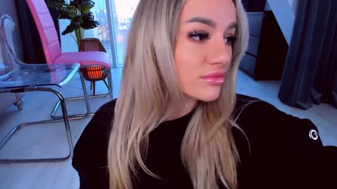 Anna online show from December 2024 01:13:02 PM