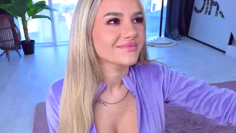 Anna online show from October 2025 11:45:02 AM