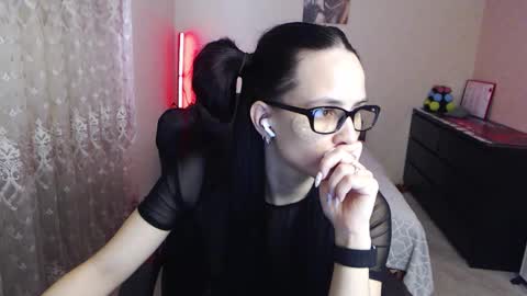 Tips are the best compliment to a woman online show from February 2026 08:10:02 AM