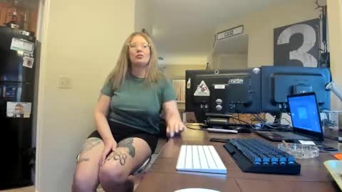 Snapshot of squirt_vip_room chatting on January 2026 12:14:02 AM Roxy Day Mossimo Knight online show from January 2026 12:14:02 AM