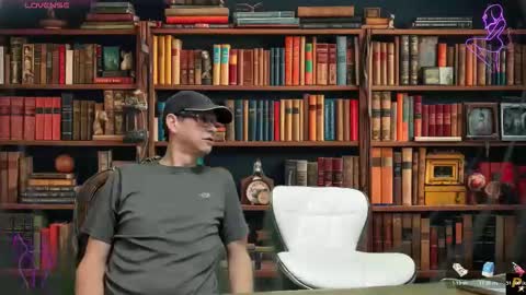 Snapshot of squirt_vip_room chatting on March 2026 02:02:01 AM Roxy Day Mossimo Knight online show from March 2026 02:02:01 AM