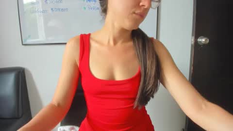 Snapshot of squirttati33 chatting on September 2025 05:15:02 PM Tati online show from September 2025 05:15:02 PM