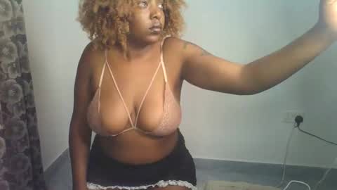Snapshot of squish_sexy chatting on May 2026 07:04:01 PM Sexy muna online show from May 2026 07:04:01 PM